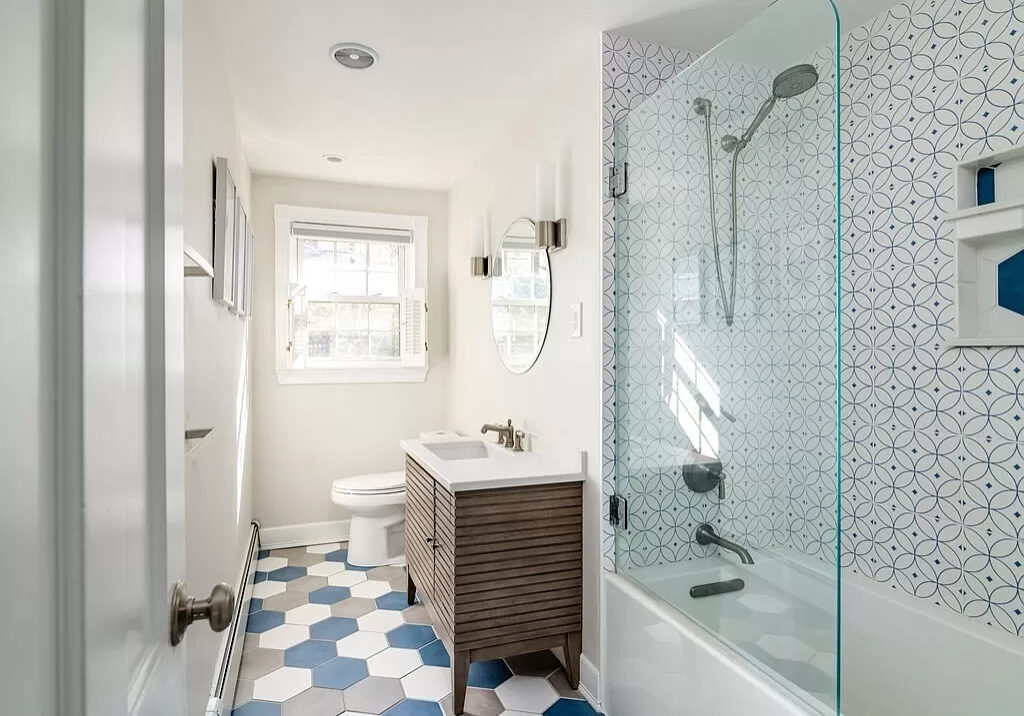 Bathroom-bluehextileglassenclosure